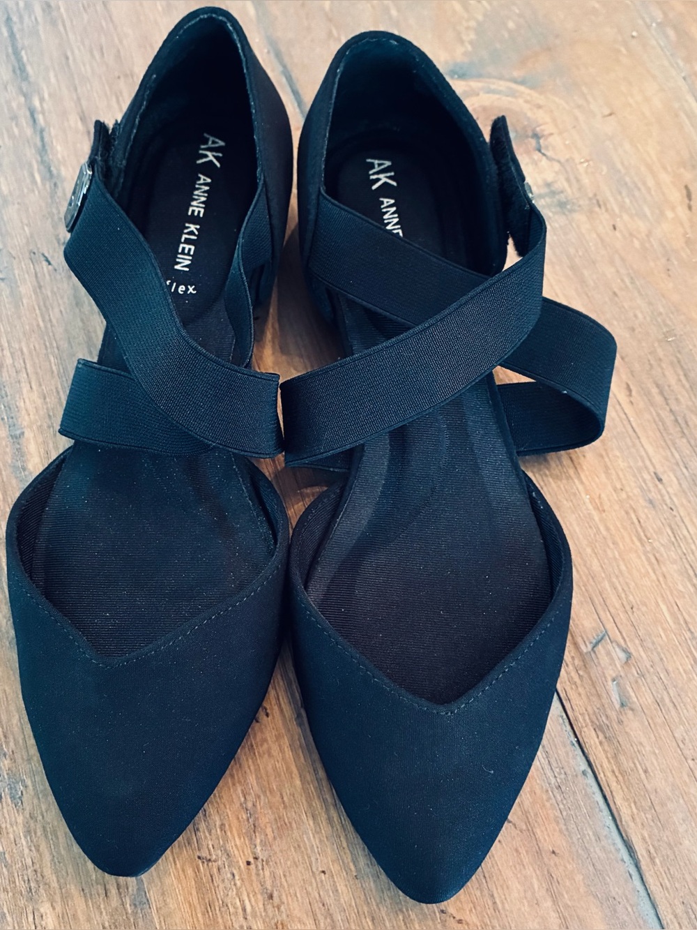 Anne Klein Black Pointed Toe Crisscross Flats. Size 7
